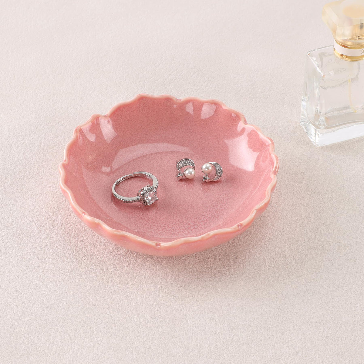HOME SMILE Pastel White Ruffled Ceramic Jewelry Dish|Trinket Tray for Rings, Earrings, Necklaces|Gifts for Women|Vanity Organizer & Bathroom Decor